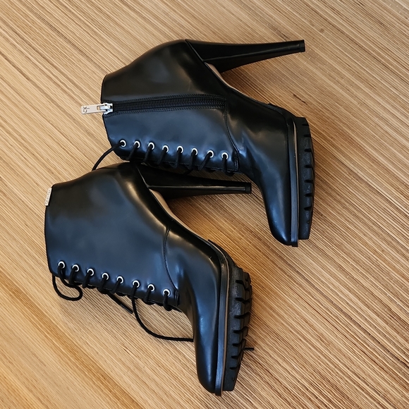 Shoes - Picture 3 of 4